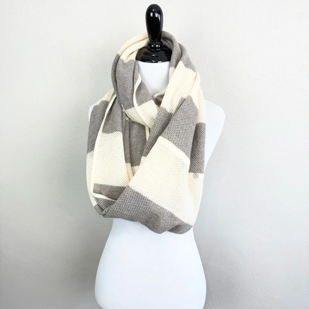 Lululemon Heart Opener Scarf Wool Heathered Storm Grey / Ghost Infinity Scarf